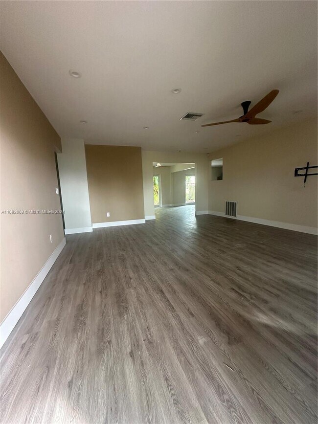 407 SE 4th Terrace unit 407, Dania, FL 33004 - photo 6