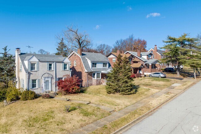 Uplands Park neighborhood has a lot of small to midsize homes with attached garages.