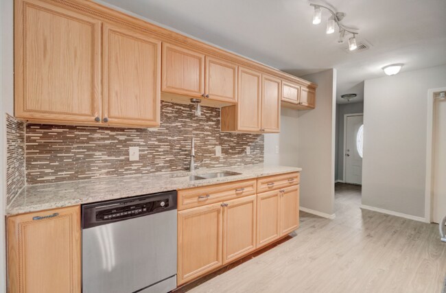 13614 Larkbrook St, San Antonio, TX 78233 - photo 5