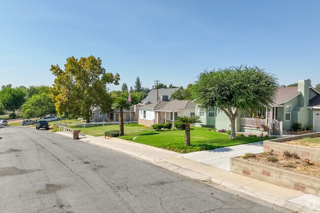 Cottages in Hillcrest often have long driveways and one car garages.
