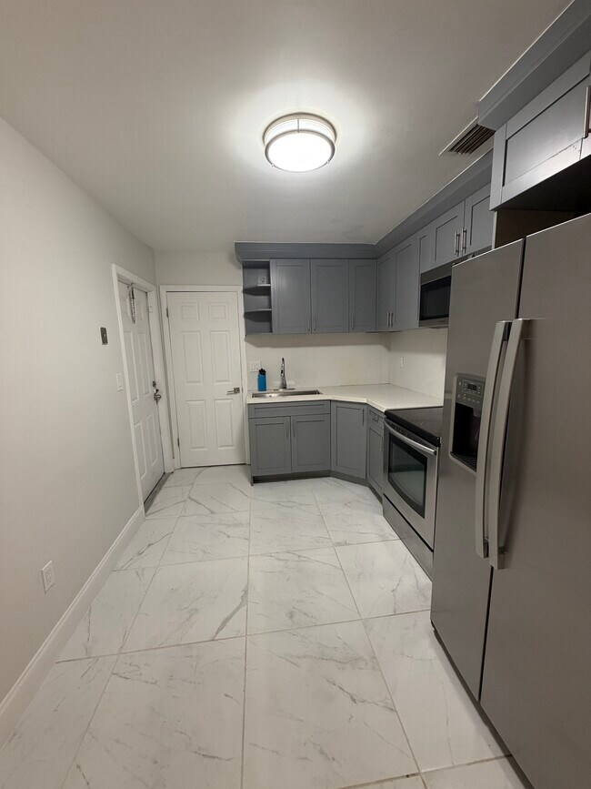 815 SW 5th Ct, Hallandale Beach, FL 33009 - photo 3