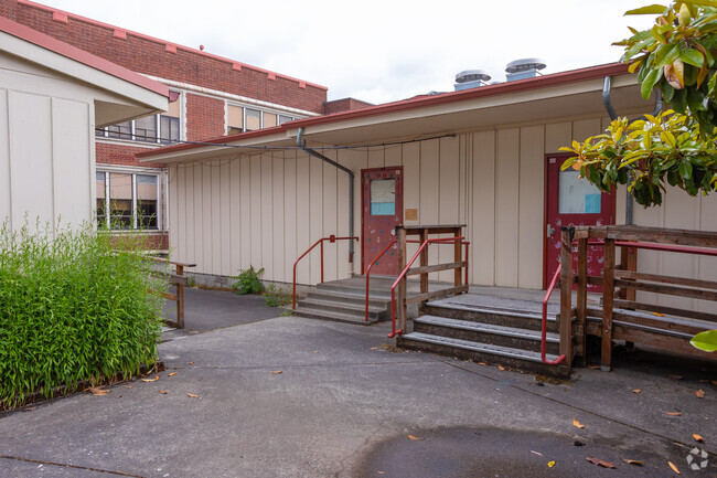 Auxiliary Building add classroom space to the Woodlawn K-5 School.