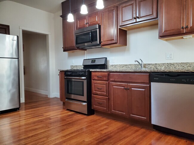 27 Bridges St unit 2, Framingham, MA 01702 - photo 4