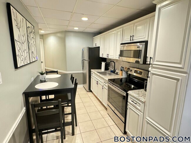 1890 Beacon St unit B, Brookline, MA 02445 - photo 3