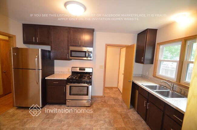 3058 NE Stinson Blvd, Minneapolis, MN 55418 - photo 5