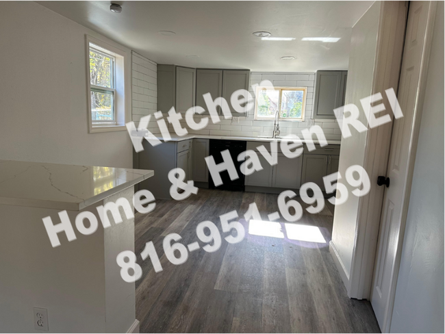 10503 E Scarritt Ave, Sugar Creek, MO 64054 - photo 6