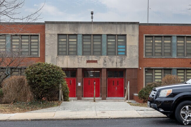 Medfield Heights Elementary School servers students from Pre-K through the 5th grade.