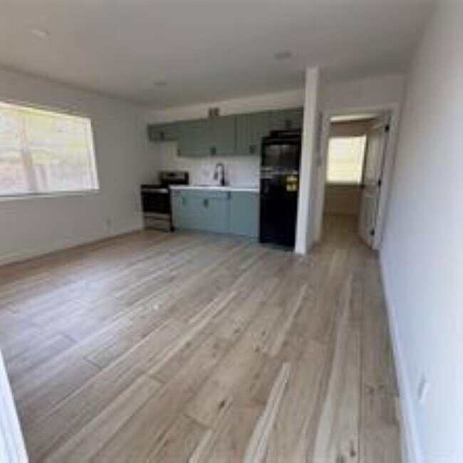 1827 N Dixie Hwy unit 2, Fort Lauderdale, FL 33305 - photo 2