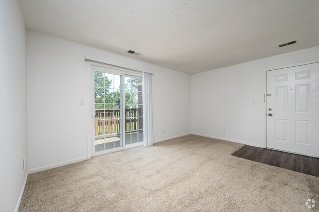 1BR, 1BA - 650SF - Living Room