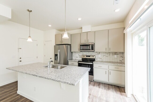 4664 N Tower Dr, Denver, CO 80249 - photo 7