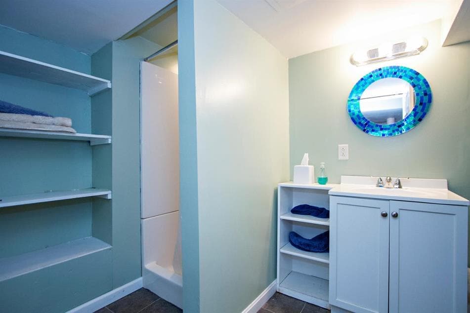 641 Riddle Rd, Cincinnati, OH 45220 - photo 1