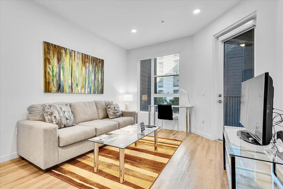 593 Camino de la Reina unit ID1343835P, San Diego, CA 92108 - photo 1