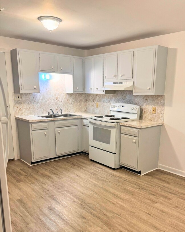 147 State St unit 12, Ellsworth, ME 04605 - photo 2