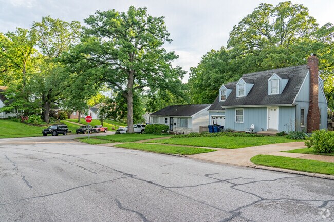 No one style of home sums up Crestwood. Cape Cods sit next to Ranchers at every turn.