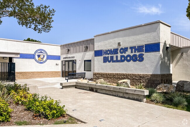 Glenview Elementary Bulldogs have grade A- learning according to Niche.