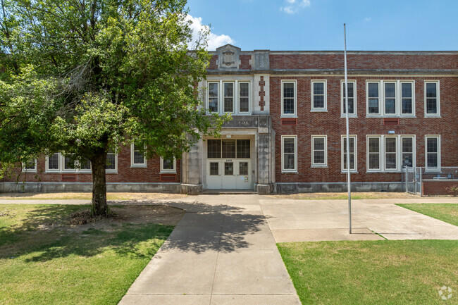 Bethel Grove Elementary maintains a student-teacher ratio of 18:1.