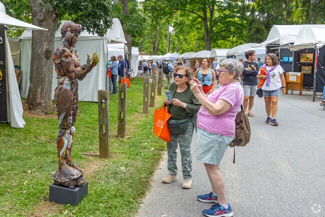 Blossom Hill art lovers can attend the annual Long's Park Art Fest and see over 200 exhibitors.