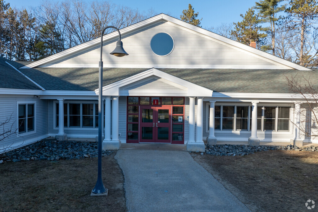 Hancock Elementary School is a public school in Manchester.