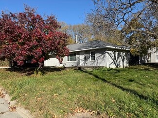 805 4th St, Nevada, IA 50201