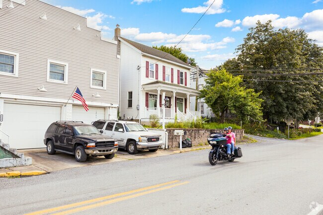 Albany’s scenic back roads make relaxed weekend rides part of daily life