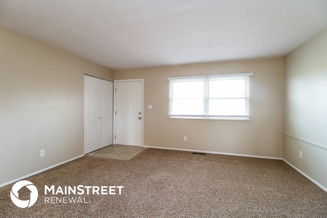 1880 Queensrowe Place, Columbus, OH 43227 - photo 4