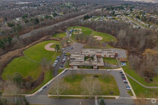 Expand your horizons at Thomas Hooker Elementary School.