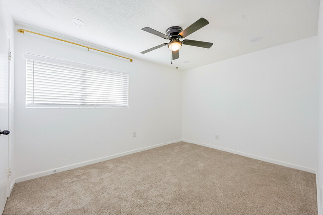 Cozy 2B Townhome