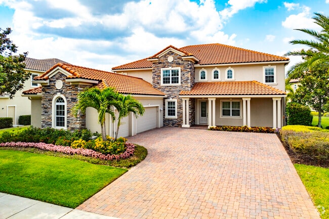 Luxury Estates in Horizon West often exceed 5,000 square feet and exceed $2 million or more.