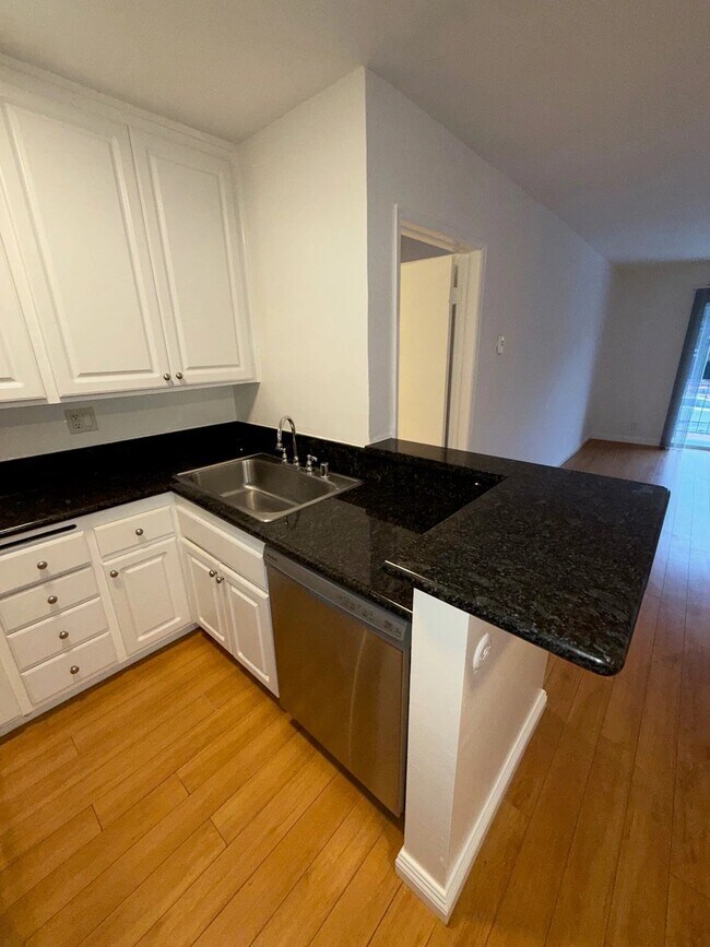 10760 Rose Ave unit 219, Los Angeles, CA 90034 - photo 3