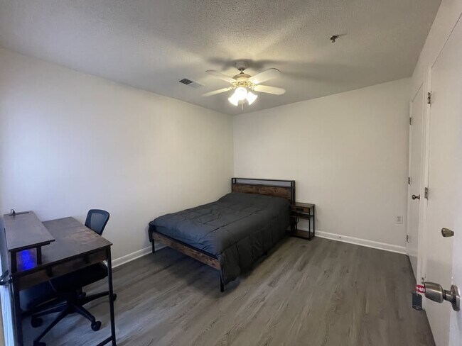 1230 University Ct unit 1230-4, Raleigh, NC 27606 - photo 4