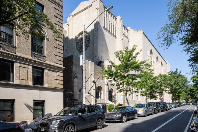 Trevor Day School Lower School is empowering young minds in New York.