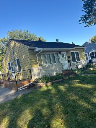 1009 18th St S, Fargo, ND 58103