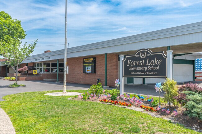 Forest Lake Elementary School in Wantagh has 387 students enrolled.