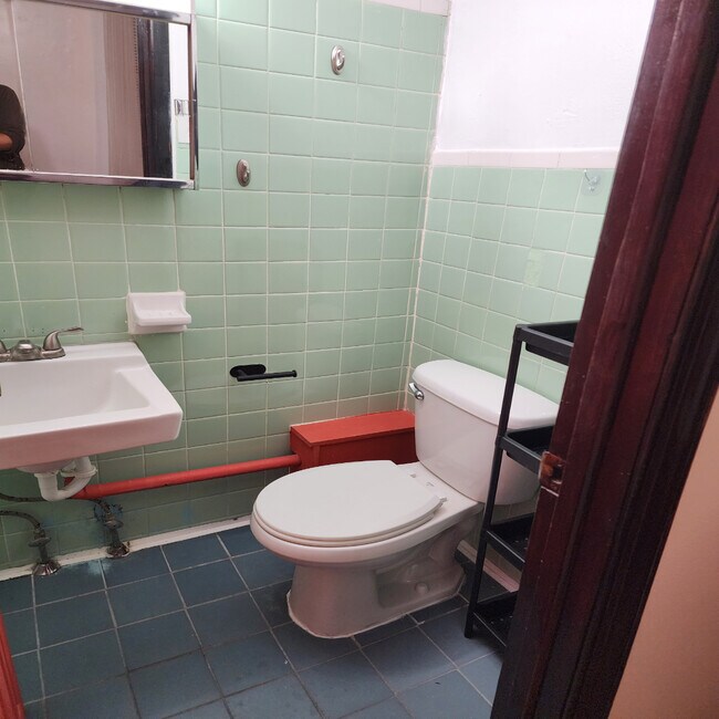 1025 Christian St unit 3R, Philadelphia, PA 19147 - photo 7