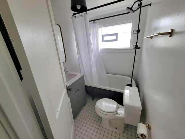 1276 W 89th St unit 1274 w 89th st floor, Cleveland, OH 44102 - photo 5