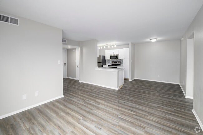 3BR, 2BA - 1150SF - Living Room