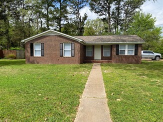 7 Stratford Ln, Jackson, TN 38305