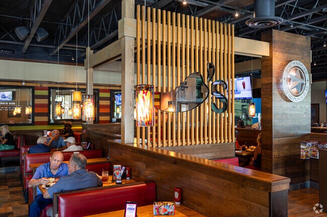 Cedar Hammock Golf and Country Club residents enjoy meals at the nearby Chili's.