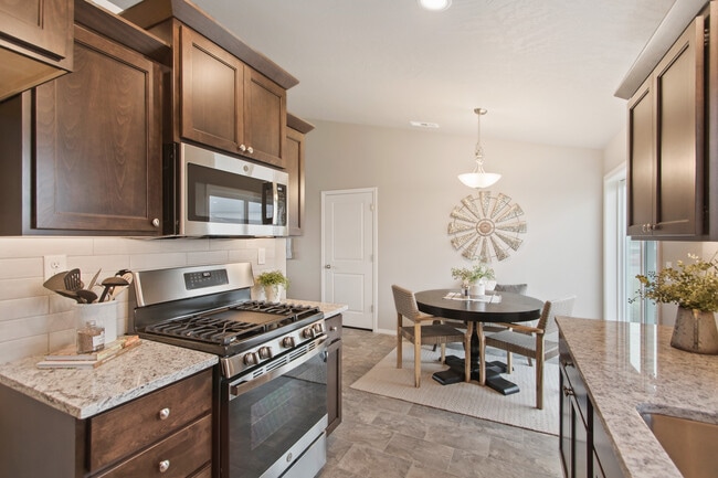 124 Blantons Lp, Grandview, WA 98930 - photo 5