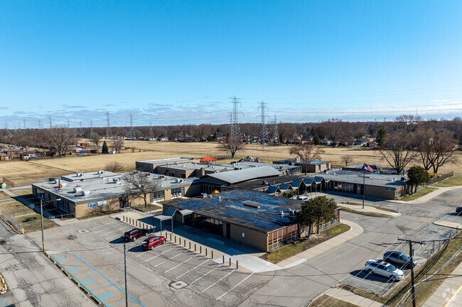 Keith Bovenschen School is centrally located, making pick up & drop off easy.