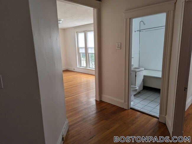 120 Summer St unit 4, Malden, MA 02148 - photo 4