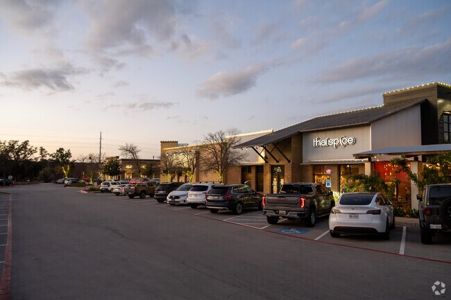 Shopping centers in Lakeway City offer a mix of boutiques and popular stores.