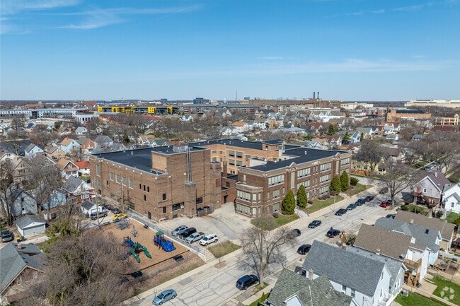 Students can easily commute to Horace Mann Elementary School,