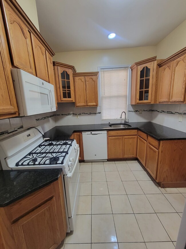 54 Warner Ave, Jersey City, NJ 07305