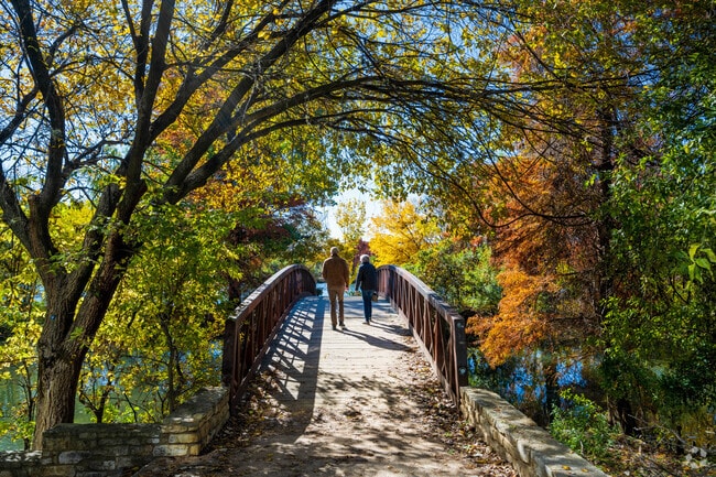 Explore Austin’s vibrant community along this iconic lakeside trail.