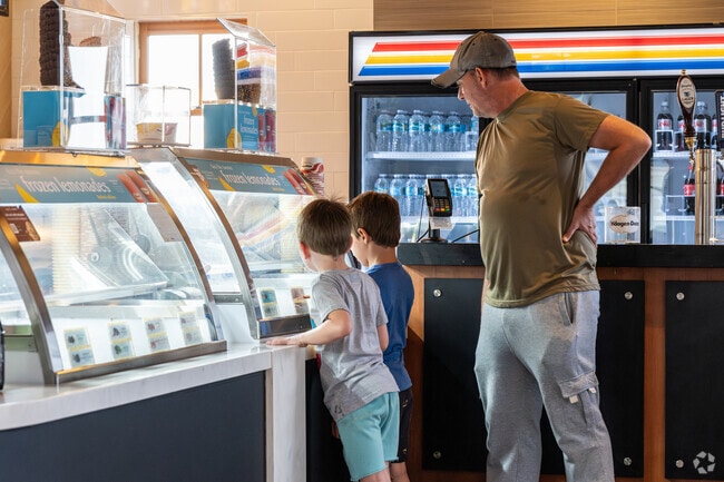 Village of Bridgeport locals love to grab a sweet treat from the nearby Häagen-Dazs.