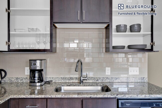 333 Great River Rd unit FL3-ID534, Somerville, MA 02145 - photo 6