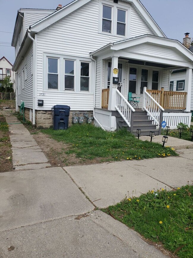 3721 N 2nd St Unit 3721A - Upper, Milwaukee, WI 53212