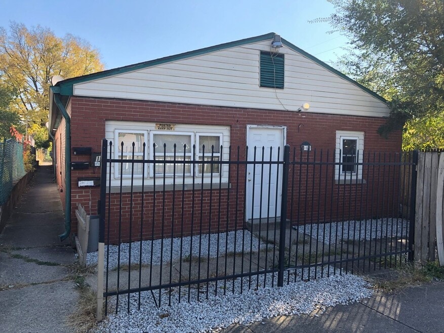 Spacious 2BR/1BA located on the west side ...