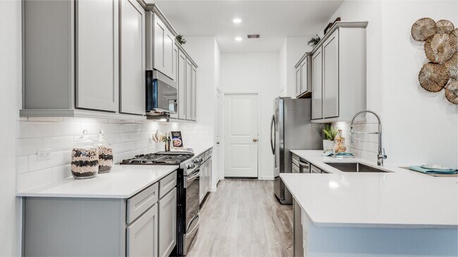 2208 Diagonal Ln, Houston, TX 77051 - photo 5